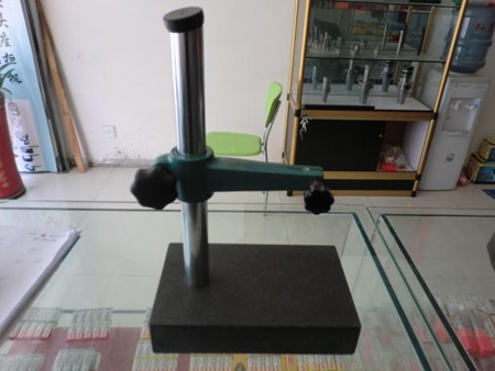 <b>測微儀</b> <b>測微儀</b>